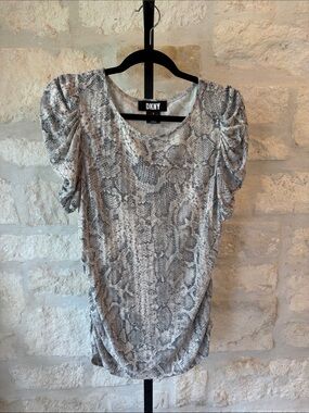 DKNY Snake-Print Puff Sleeve Short Sleeve Top in Gray